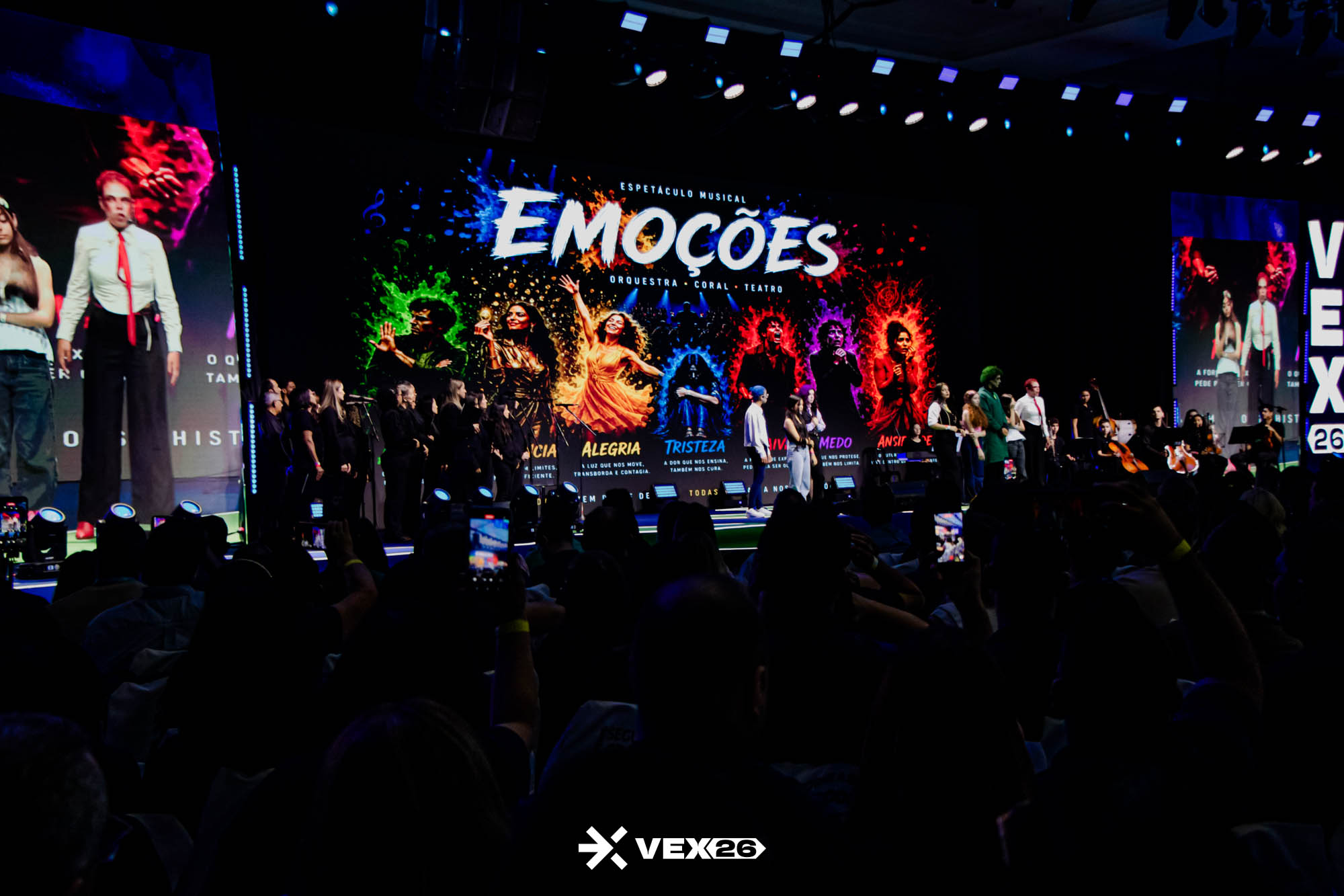 Espetáculo “Emoções” marcou o VEX 2026 com música, teatro e reflexão