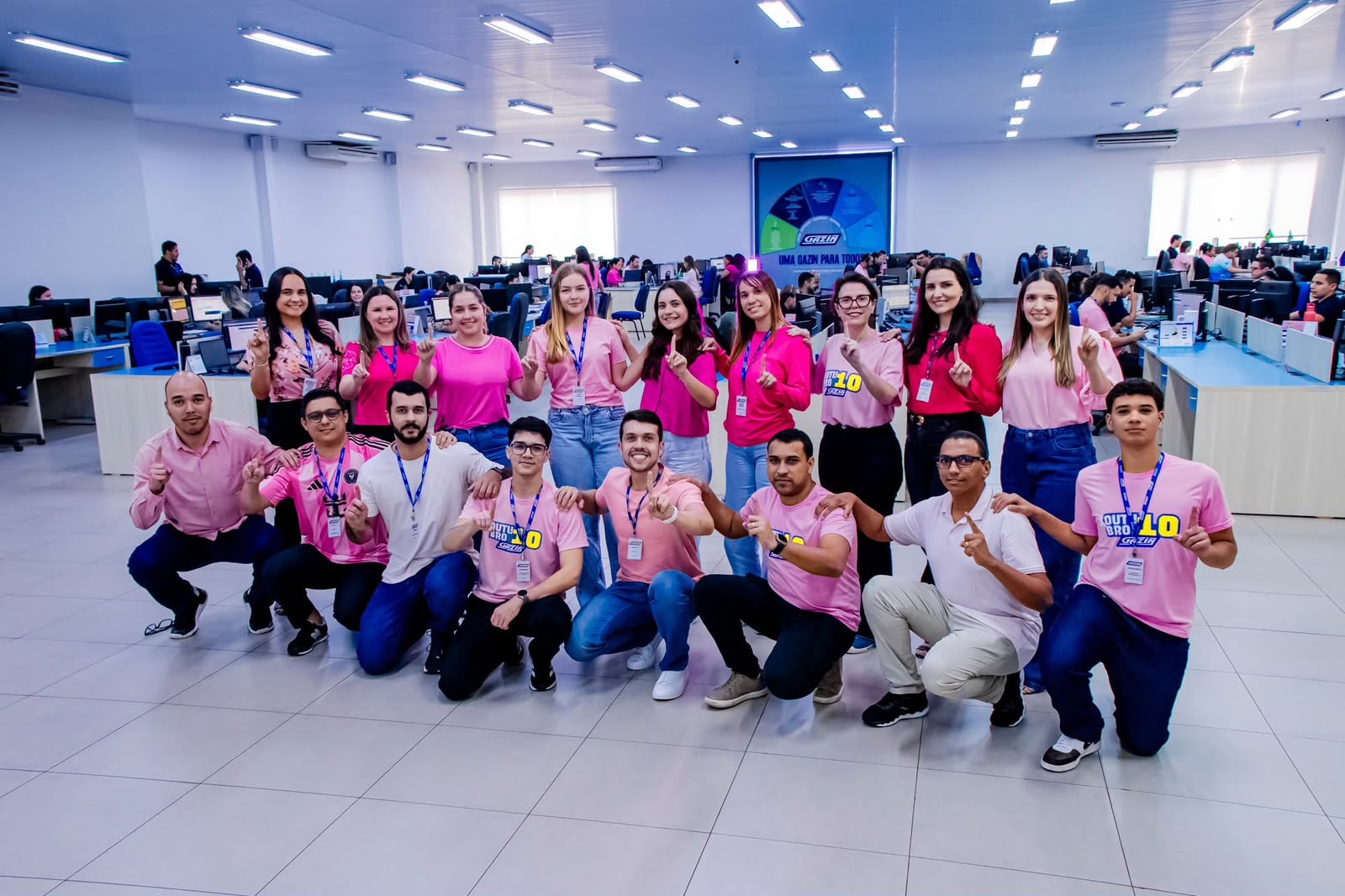 Grupo Gazin veste rosa em ação de conscientização sobre a saúde da mulher